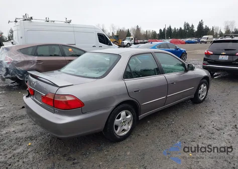 2000 Honda Accord 3.0 Ex z USA, uszkodzony, nr VIN 1HGCG1650YA068467